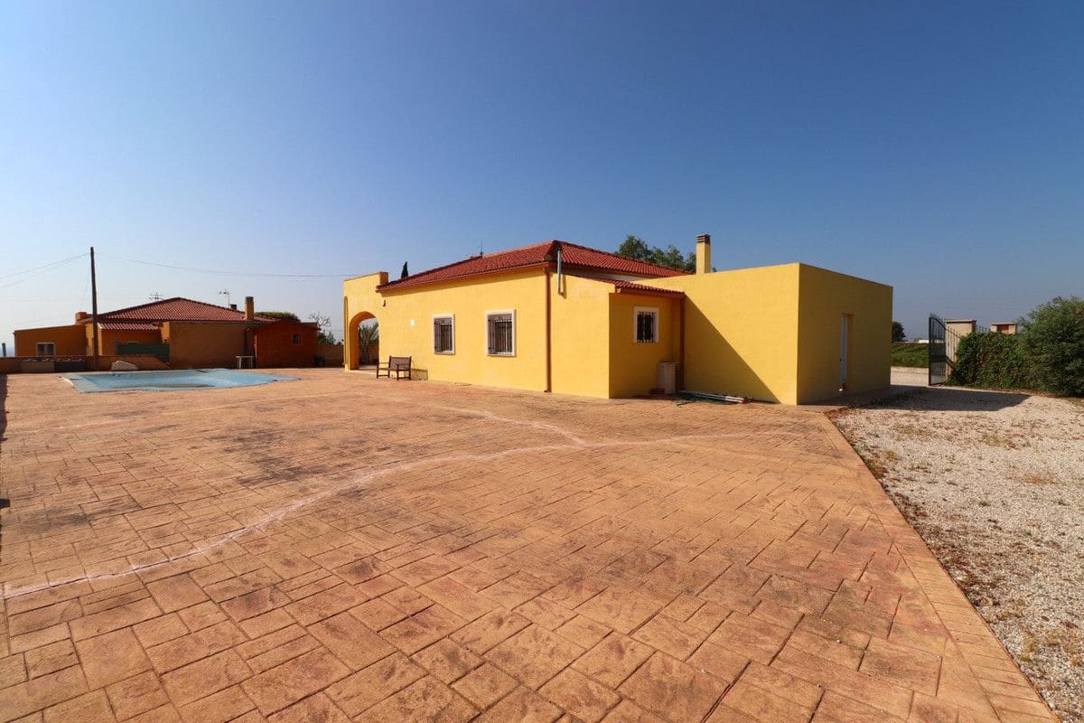 3 bedroom Villa for sale in Albatera with pool - € 325,000 (Ref: 10028458)