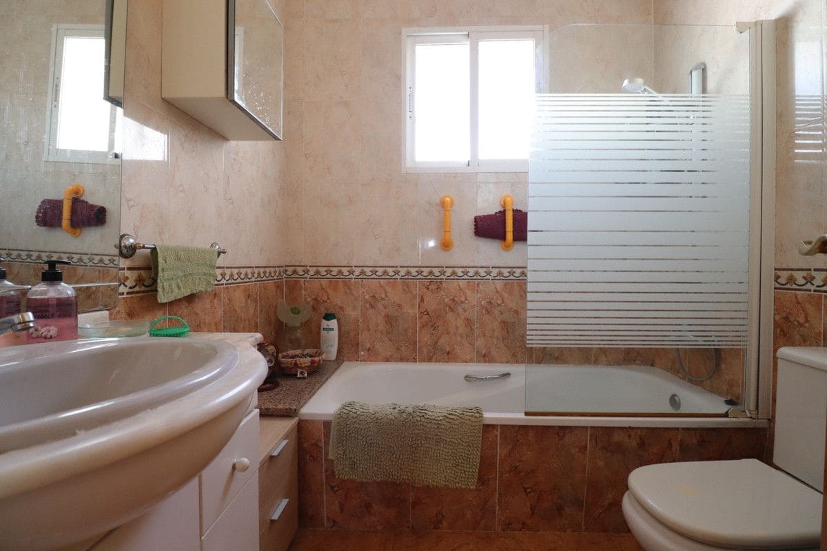 3 bedroom Villa for sale in Albatera with pool - € 325,000 (Ref: 10028458)