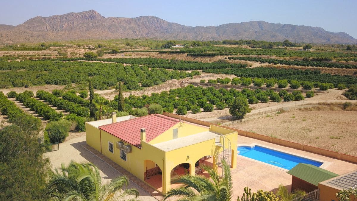 3 bedroom Villa for sale in Albatera with pool - € 325,000 (Ref: 10028458)