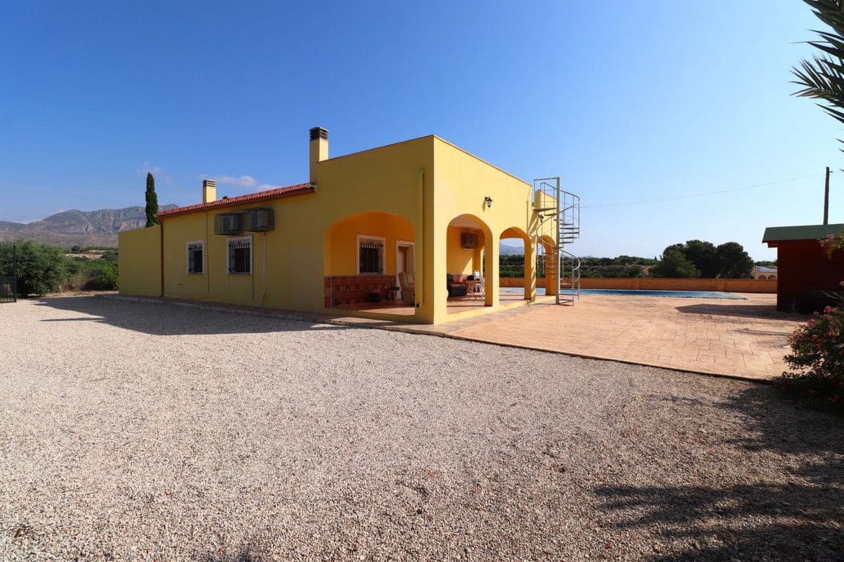 3 bedroom Villa for sale in Albatera with pool - € 325,000 (Ref: 10028458)