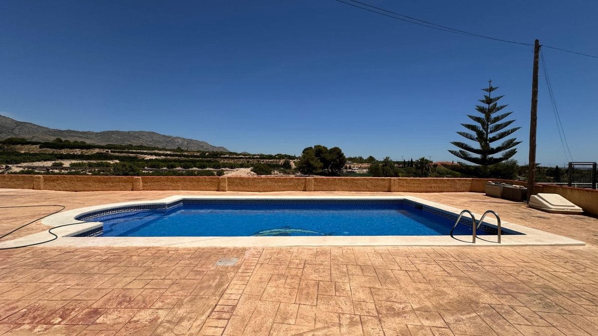 3 bedroom Villa for sale in Albatera with pool - € 325,000 (Ref: 10028458)