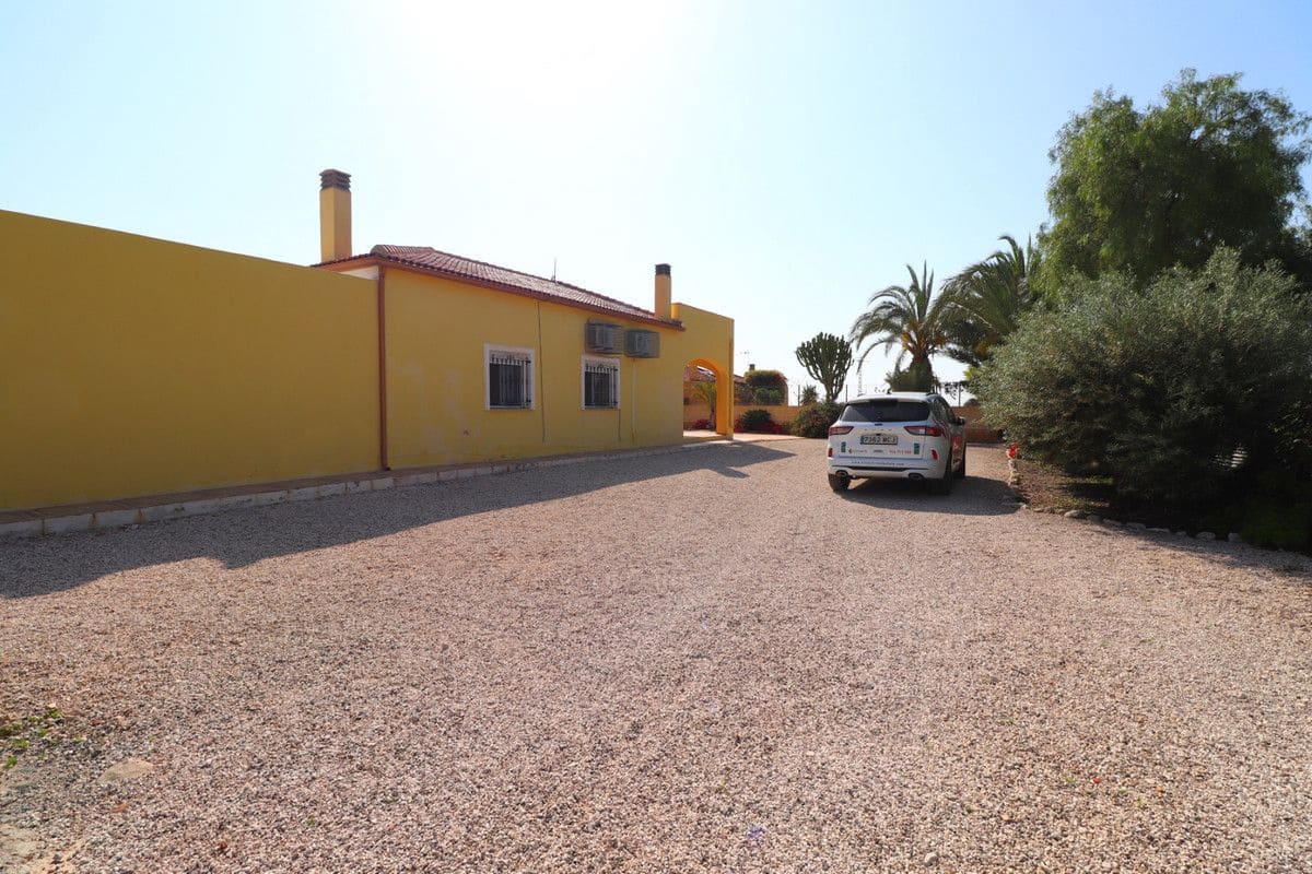 3 bedroom Villa for sale in Albatera with pool - € 325,000 (Ref: 10028458)
