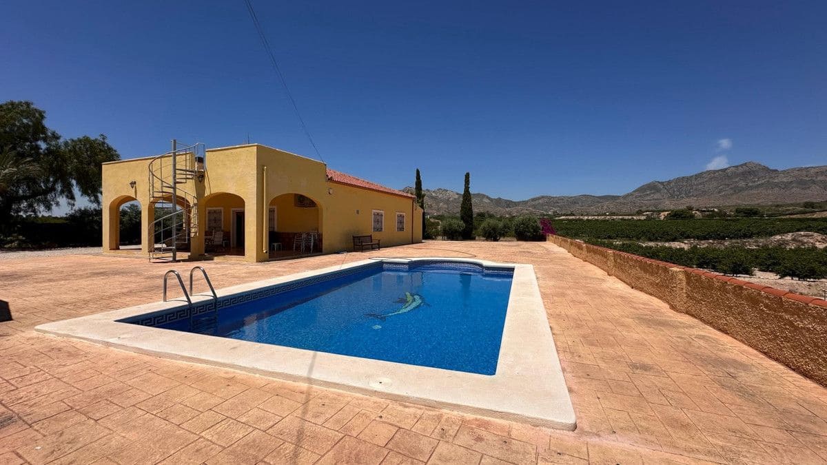 3 bedroom Villa for sale in Albatera with pool - € 325,000 (Ref: 10028458)