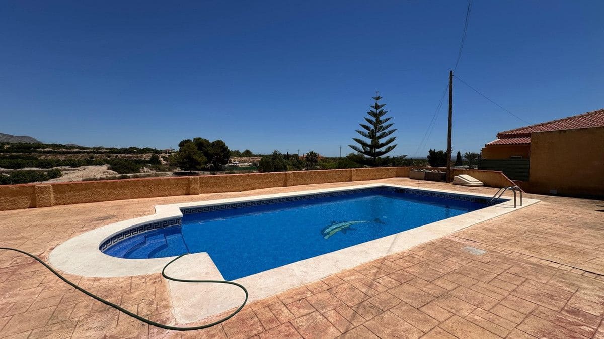 3 bedroom Villa for sale in Albatera with pool - € 325,000 (Ref: 10028458)