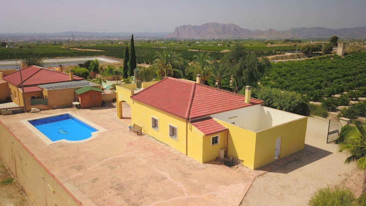 3 bedroom Villa for sale in Albatera with pool - € 325,000 (Ref: 10028458)