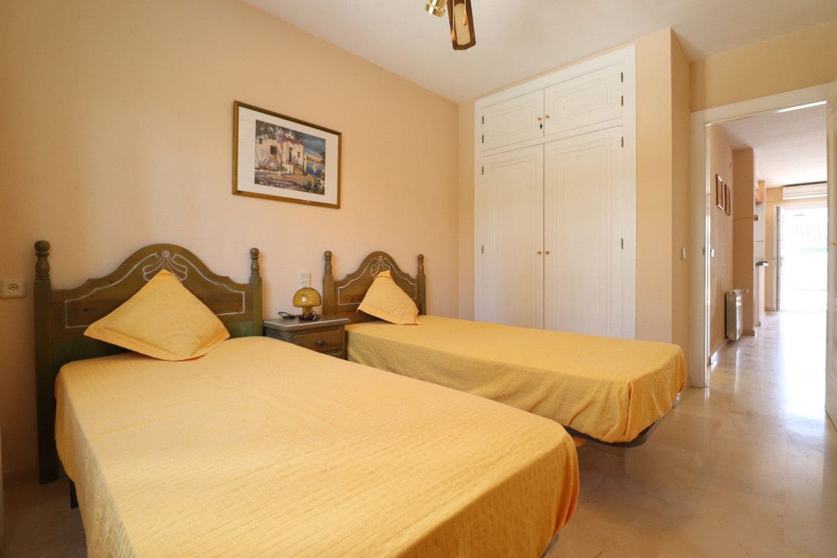 2 sypialnia Willa na sprzedaż w Orihuela Costa z basenem - 215 000 € (Ref: 10028459)