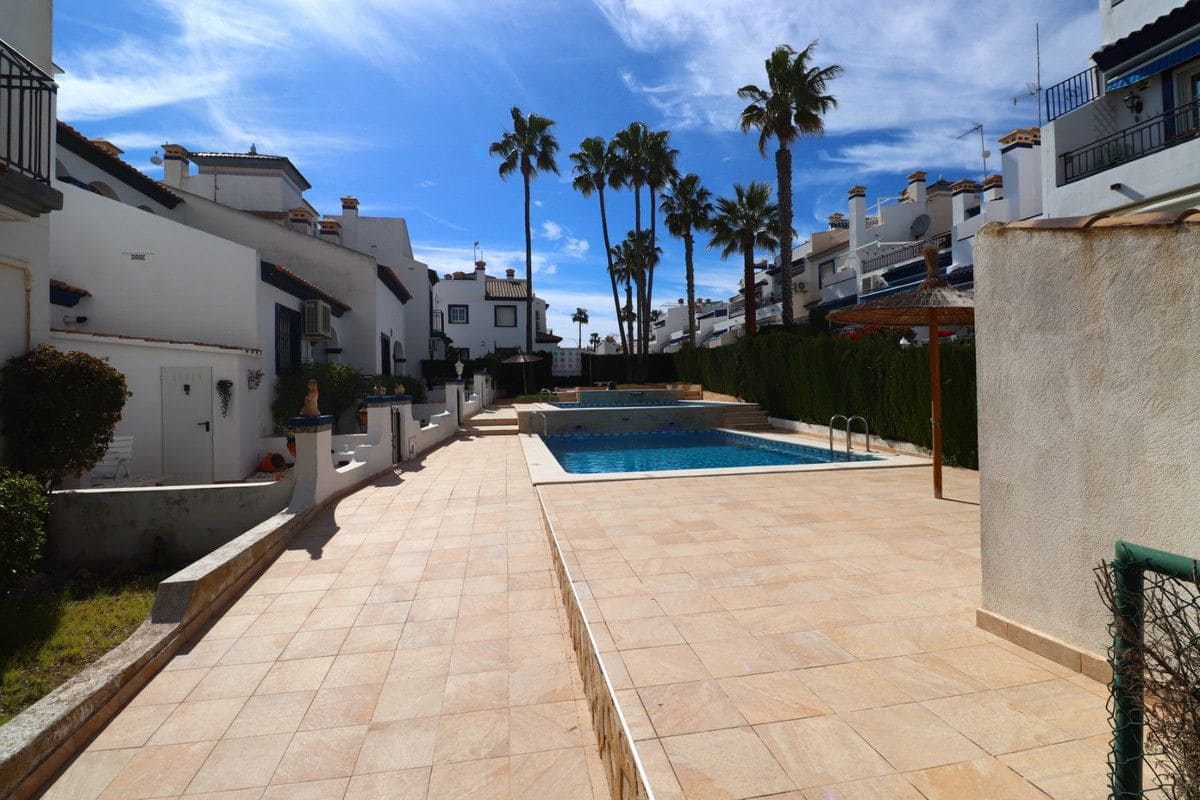 2 sypialnia Willa na sprzedaż w Orihuela Costa z basenem - 215 000 € (Ref: 10028459)