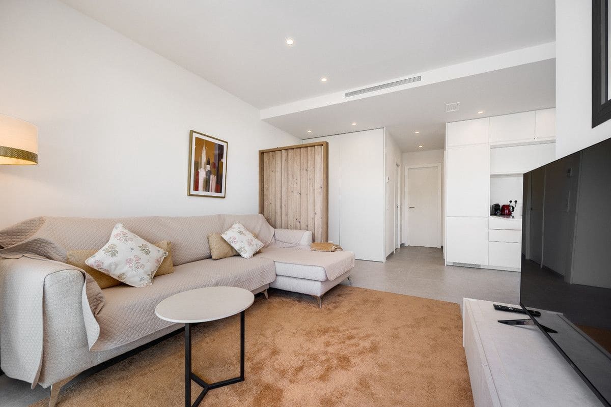 Apartamento de 2 habitaciones en Las Colinas Golf en venta con piscina - 449.000 € (Ref: 10028463)