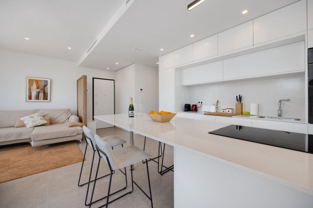 Apartamento de 2 habitaciones en Las Colinas Golf en venta con piscina - 449.000 € (Ref: 10028463)