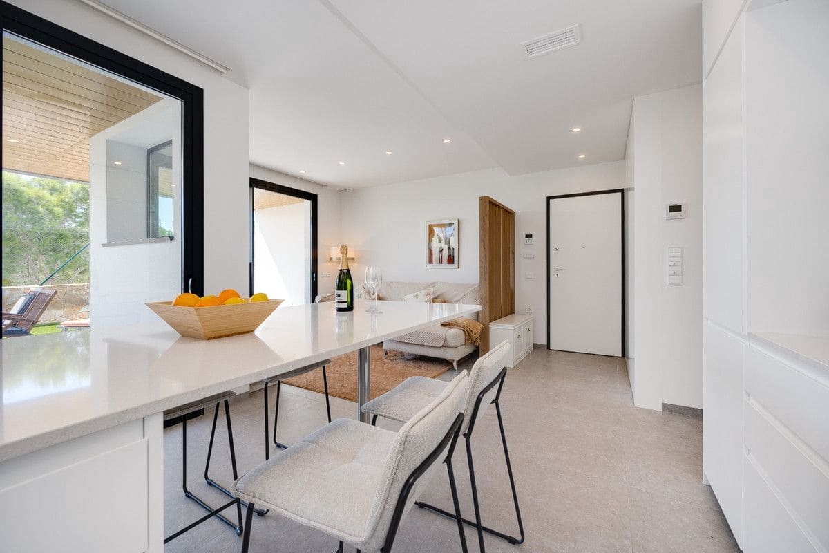 Apartamento de 2 habitaciones en Las Colinas Golf en venta con piscina - 449.000 € (Ref: 10028463)