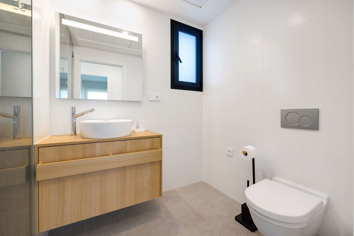 Apartamento de 2 habitaciones en Las Colinas Golf en venta con piscina - 449.000 € (Ref: 10028463)