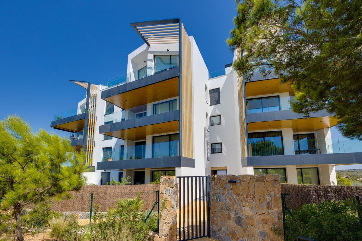 Apartamento de 2 habitaciones en Las Colinas Golf en venta con piscina - 449.000 € (Ref: 10028463)