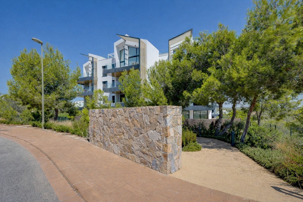 Apartamento de 2 habitaciones en Las Colinas Golf en venta con piscina - 449.000 € (Ref: 10028463)