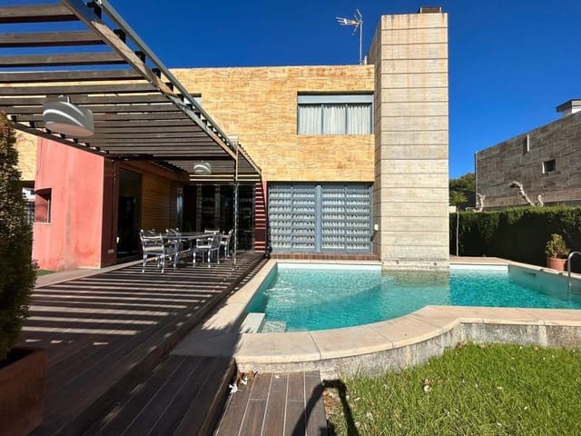 4 Zimmer Villa zu verkaufen in Campoamor, Orihuela mit Pool - 1.300.000 € (Ref: 10028469)