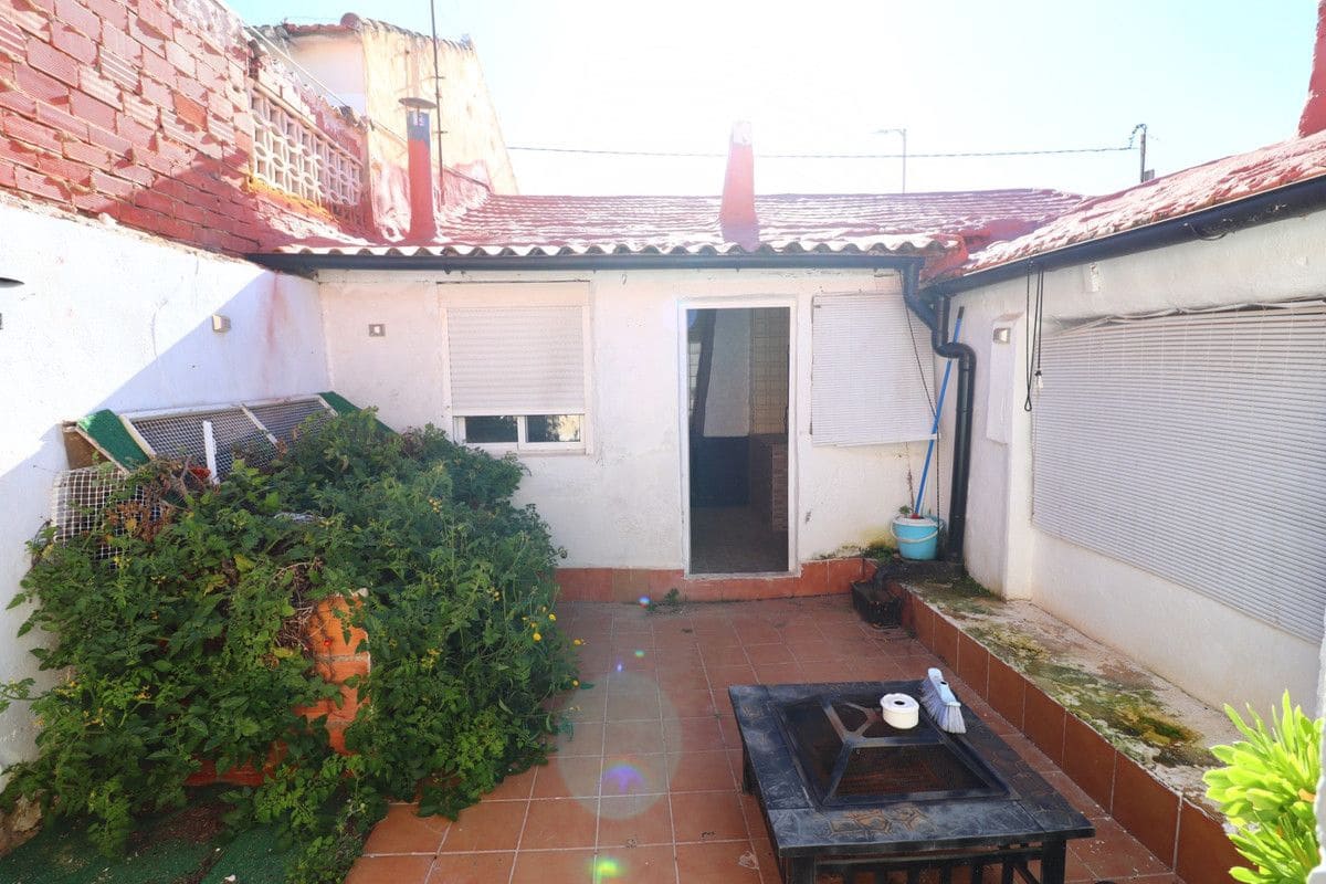 4 bedroom Villa for sale in Benijofar - € 160,000 (Ref: 10028470)