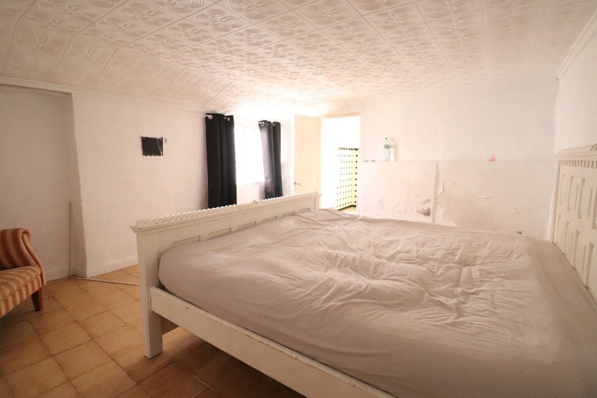4 bedroom Villa for sale in Benijofar - € 160,000 (Ref: 10028470)