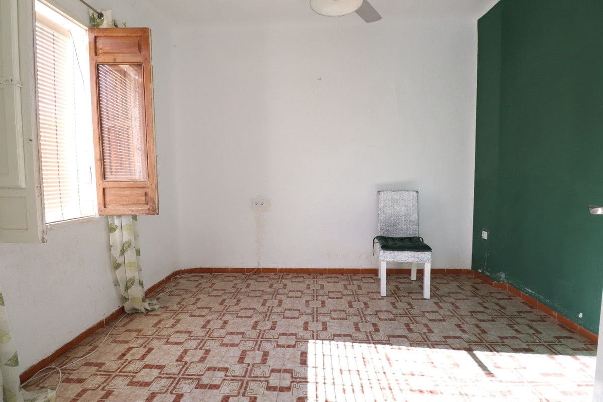 4 bedroom Villa for sale in Benijofar - € 160,000 (Ref: 10028470)
