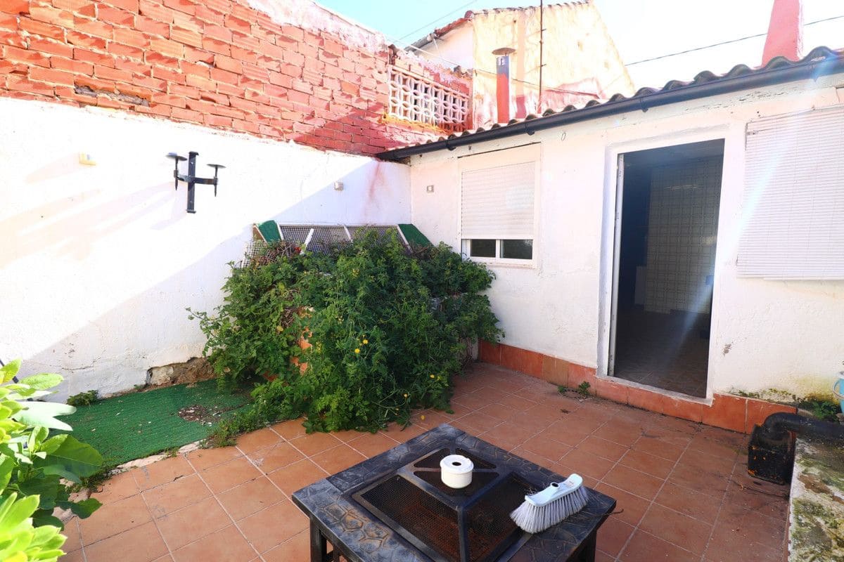 4 bedroom Villa for sale in Benijofar - € 160,000 (Ref: 10028470)