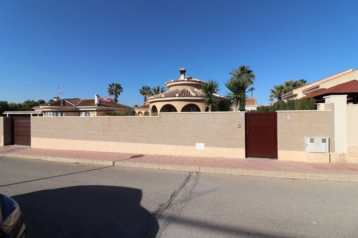 3 Zimmer Villa zu verkaufen in Benijofar mit Pool - 350.000 € (Ref: 10028471)