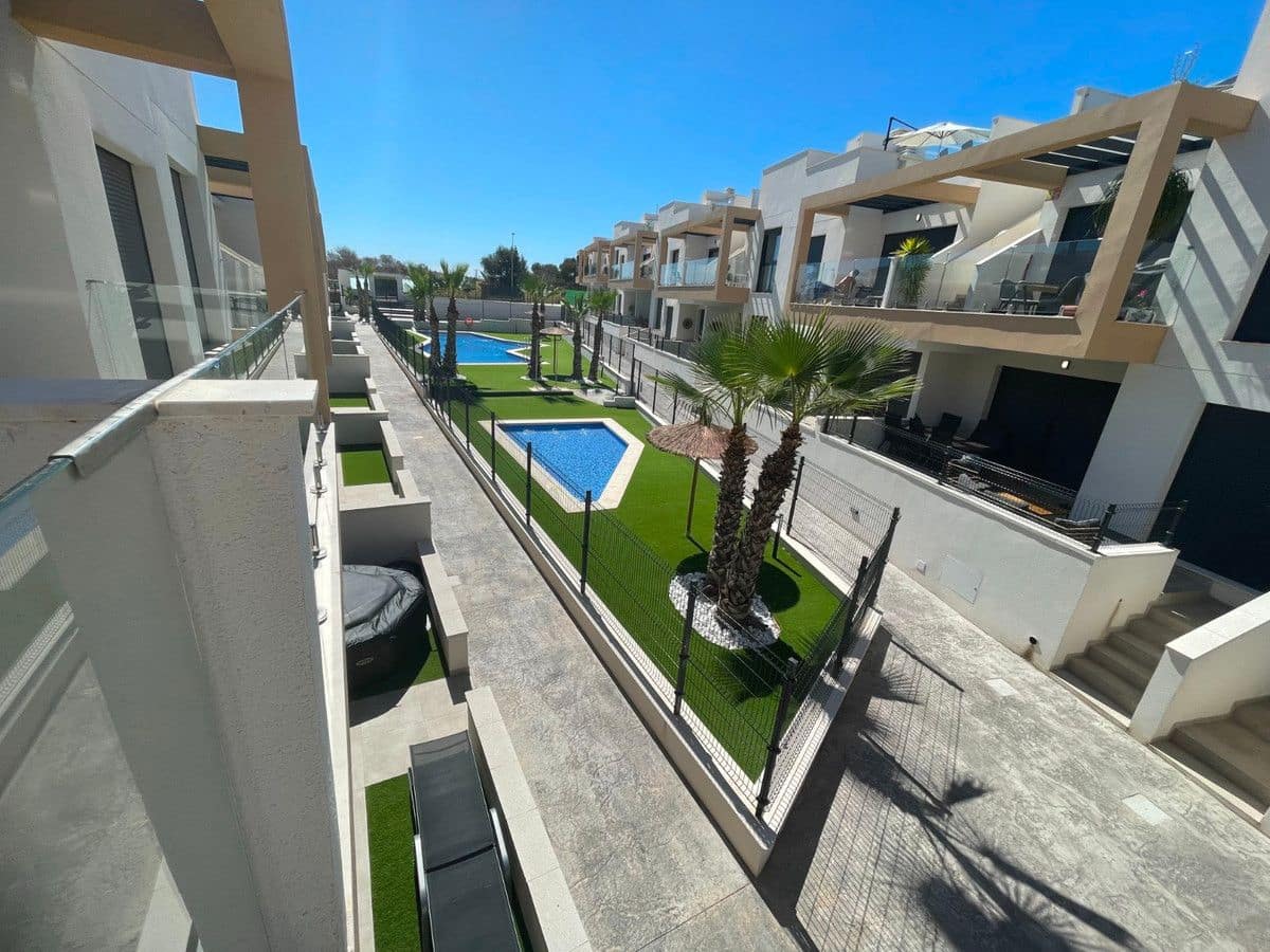 2 makuuhuone Huoneisto myytävänä paikassa Orihuela Costa mukana uima-altaan - 249 000 € (Ref: 10028473)