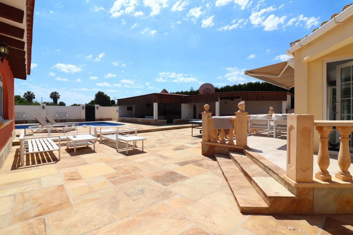 6 chambre Villa/Maison à vendre à Almoradi avec piscine - 595 000 € (Ref: 10028476)
