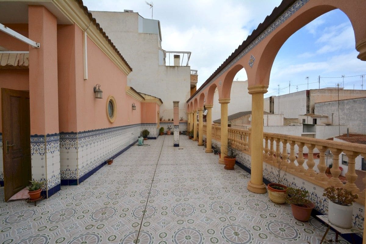 Chalet de 8 habitaciones en Guardamar del Segura en venta - 800.000 € (Ref: 10028483)