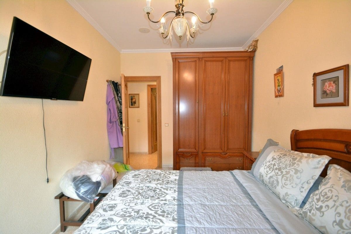 Chalet de 8 habitaciones en Guardamar del Segura en venta - 800.000 € (Ref: 10028483)