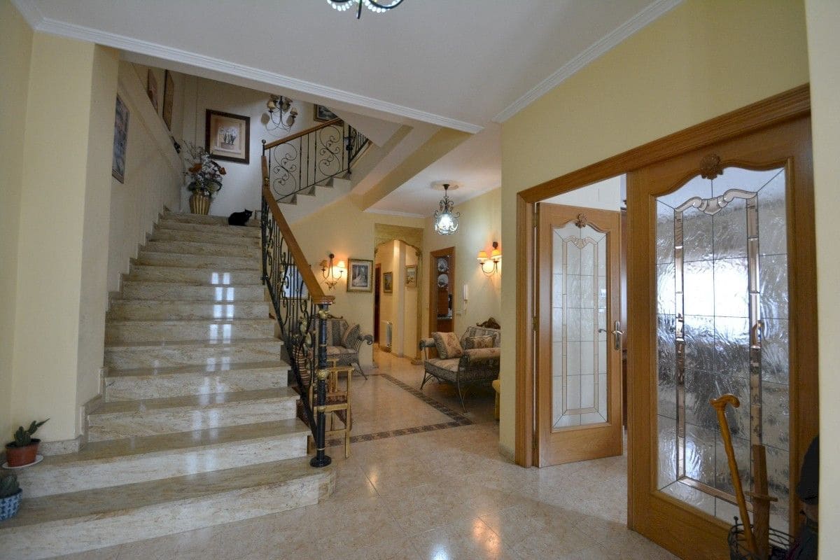 Chalet de 8 habitaciones en Guardamar del Segura en venta - 800.000 € (Ref: 10028483)