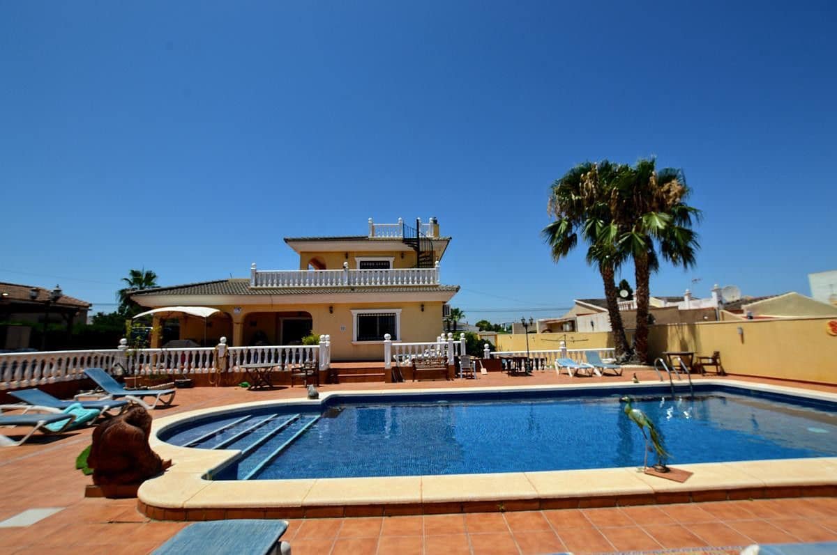 6 slaapkamer Villa te koop in La Florida met zwembad - € 610.000 (Ref: 10028485)