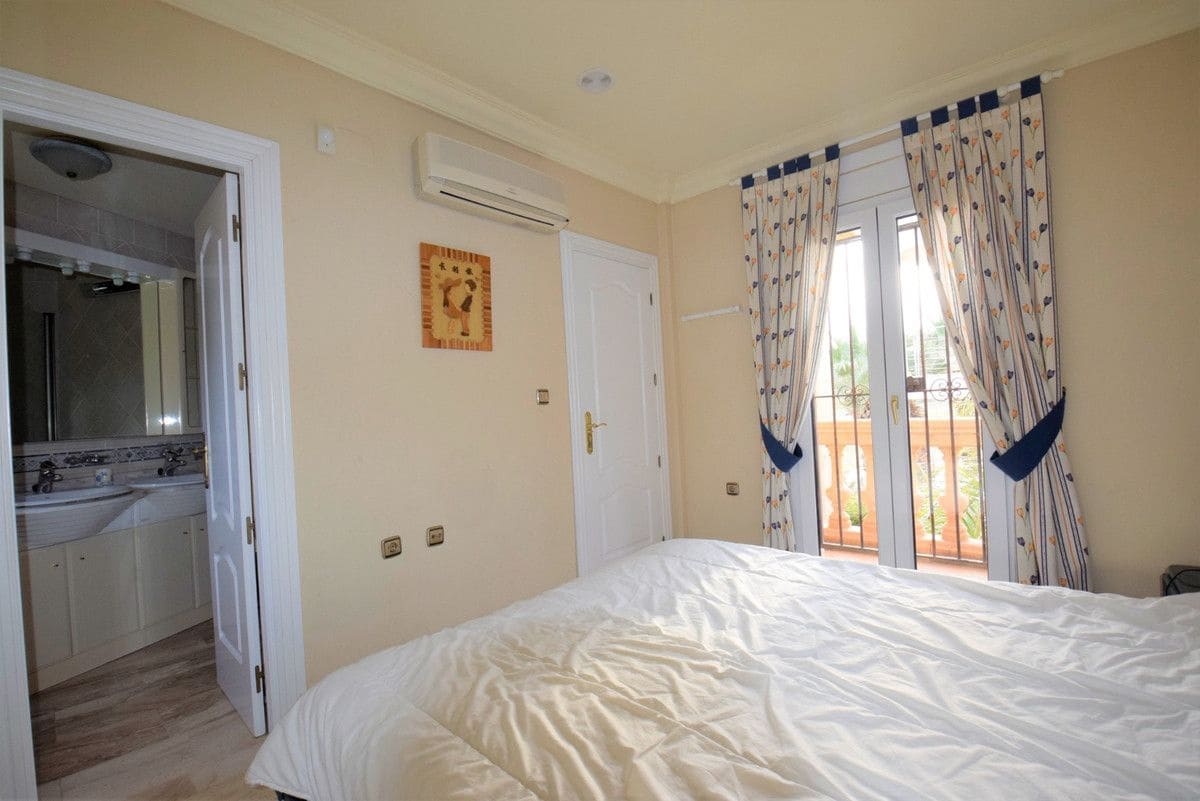 5 Zimmer Villa zu verkaufen in Guardamar del Segura - 680.000 € (Ref: 10028488)
