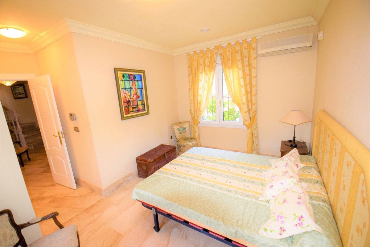 5 Zimmer Villa zu verkaufen in Guardamar del Segura - 680.000 € (Ref: 10028488)