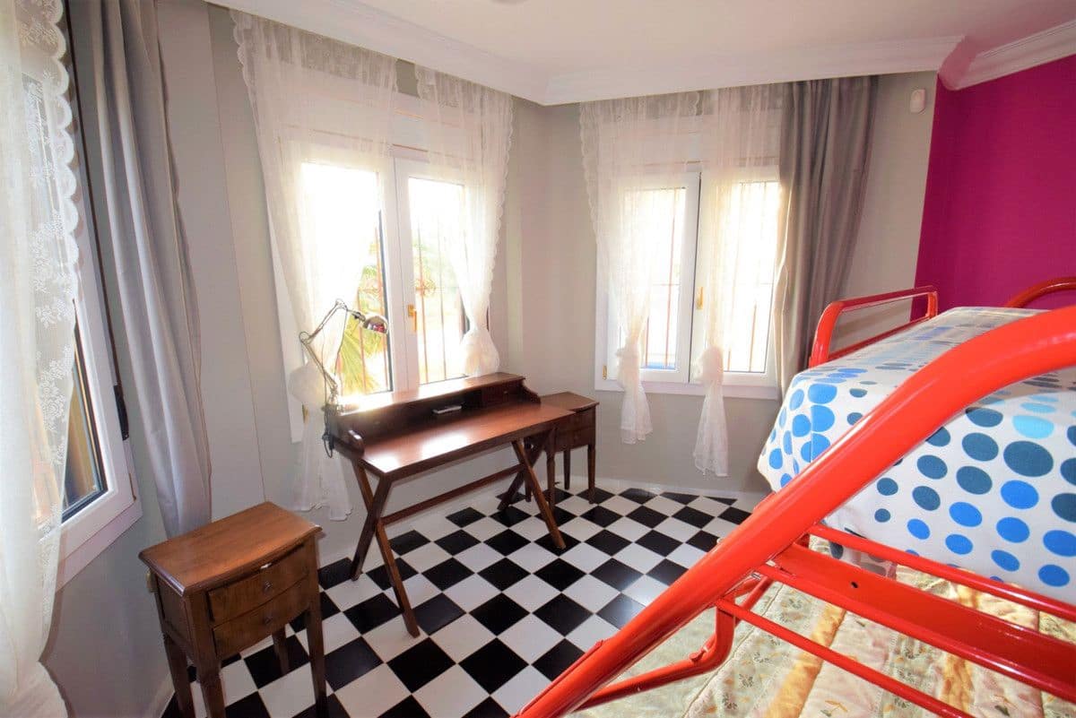 5 Zimmer Villa zu verkaufen in Guardamar del Segura - 680.000 € (Ref: 10028488)