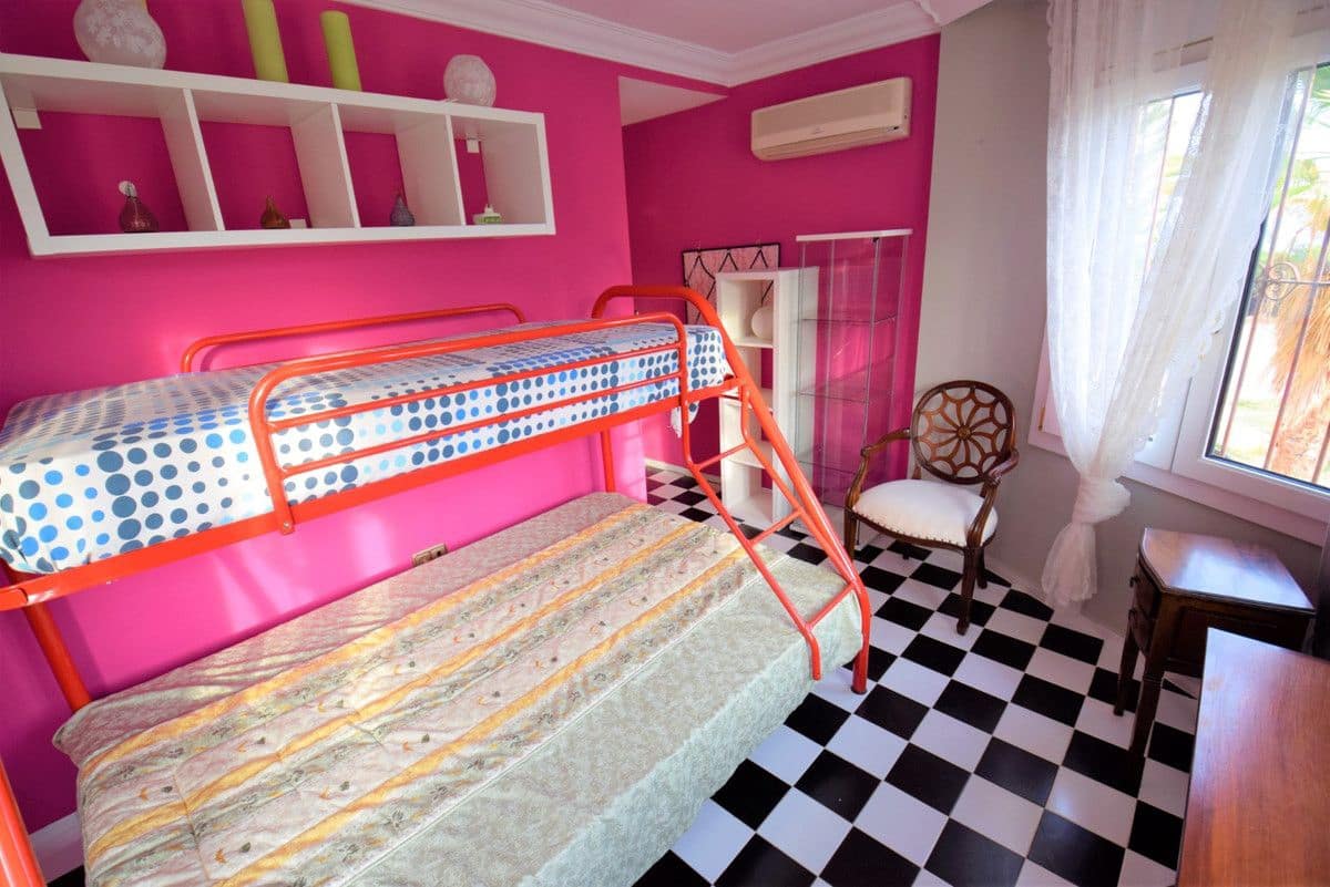 5 Zimmer Villa zu verkaufen in Guardamar del Segura - 680.000 € (Ref: 10028488)