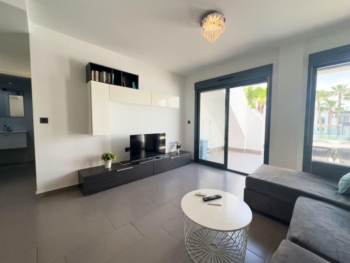 2 soveværelse Villa til salg i La Zenia med swimmingpool - € 339.000 (Ref: 10028489)