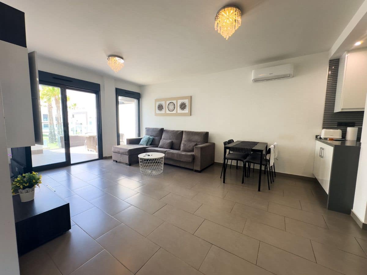 2 soveværelse Villa til salg i La Zenia med swimmingpool - € 339.000 (Ref: 10028489)