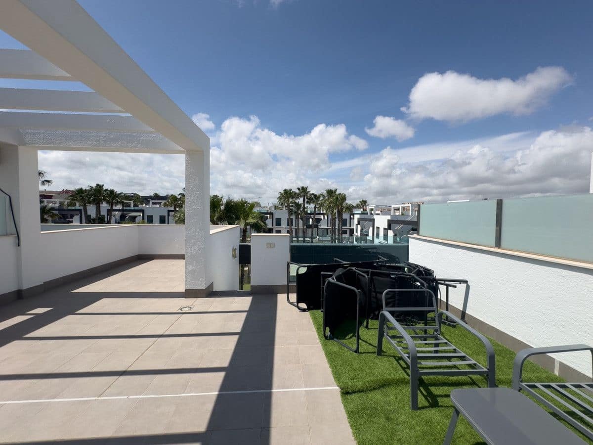 2 soveværelse Villa til salg i La Zenia med swimmingpool - € 339.000 (Ref: 10028489)