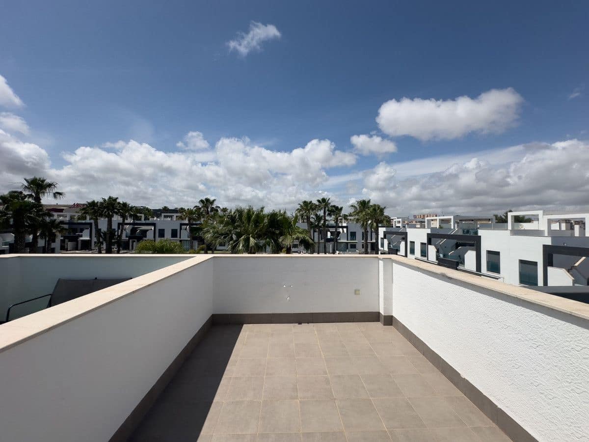 2 soveværelse Villa til salg i La Zenia med swimmingpool - € 339.000 (Ref: 10028489)