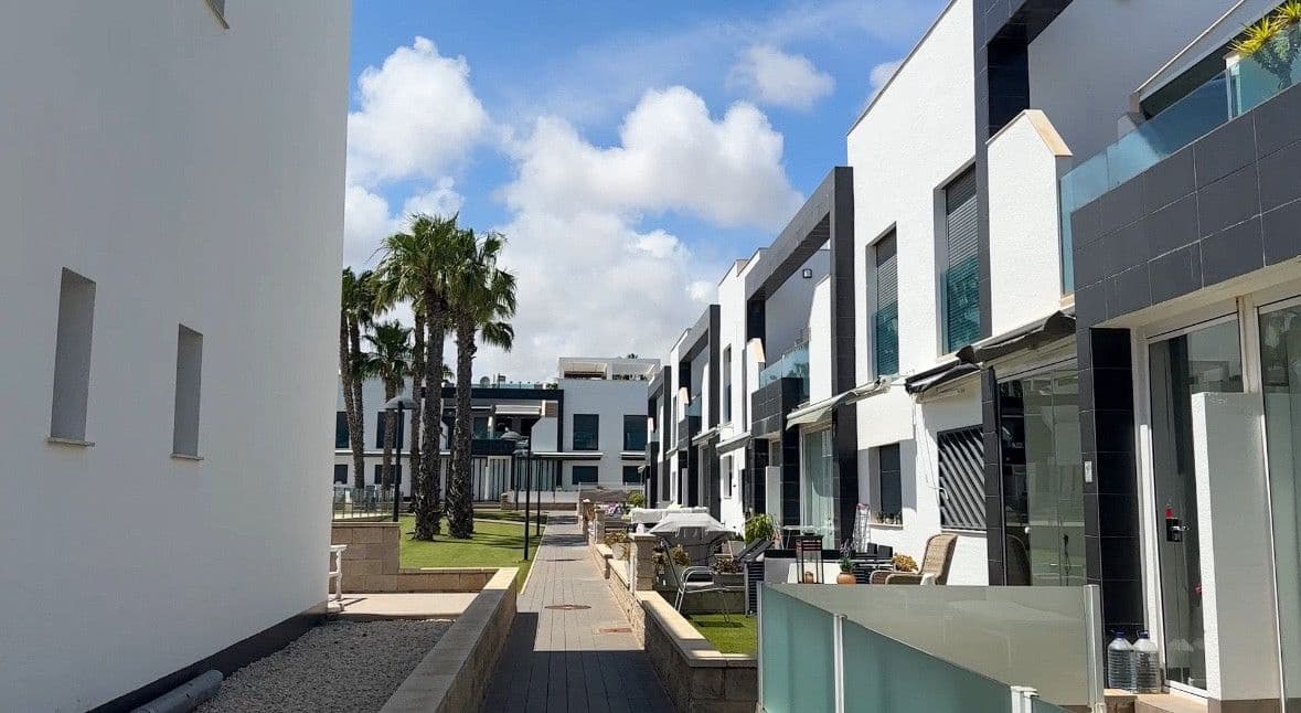 2 soveværelse Villa til salg i La Zenia med swimmingpool - € 339.000 (Ref: 10028489)