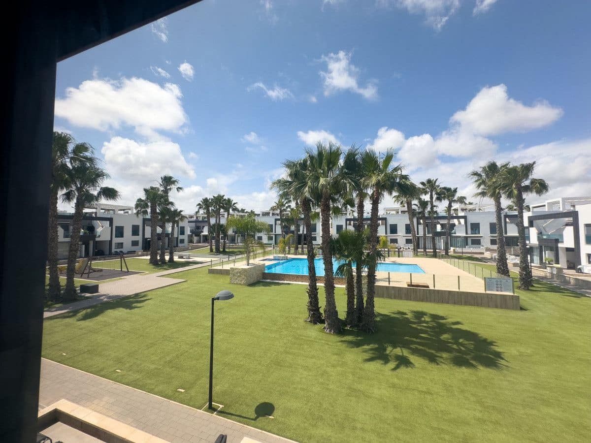 2 soveværelse Villa til salg i La Zenia med swimmingpool - € 339.000 (Ref: 10028489)