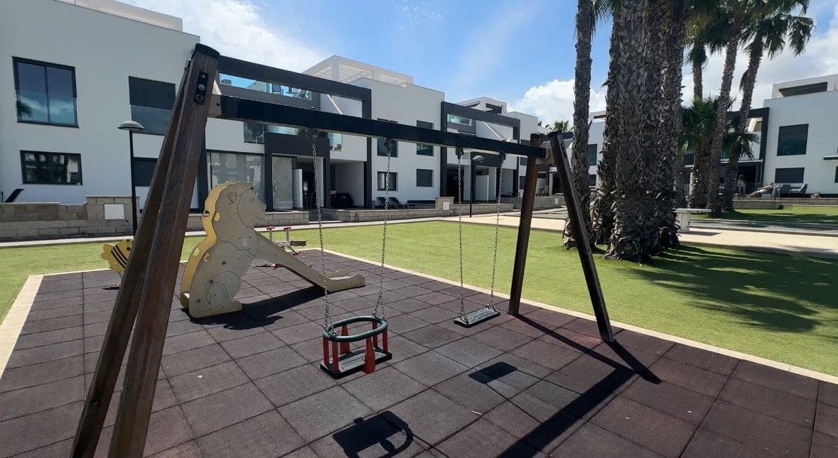 2 soveværelse Villa til salg i La Zenia med swimmingpool - € 339.000 (Ref: 10028489)