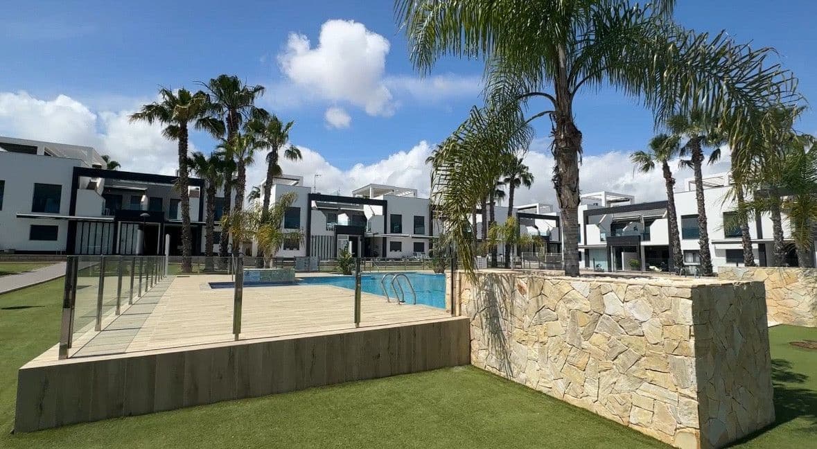 2 soveværelse Villa til salg i La Zenia med swimmingpool - € 339.000 (Ref: 10028489)