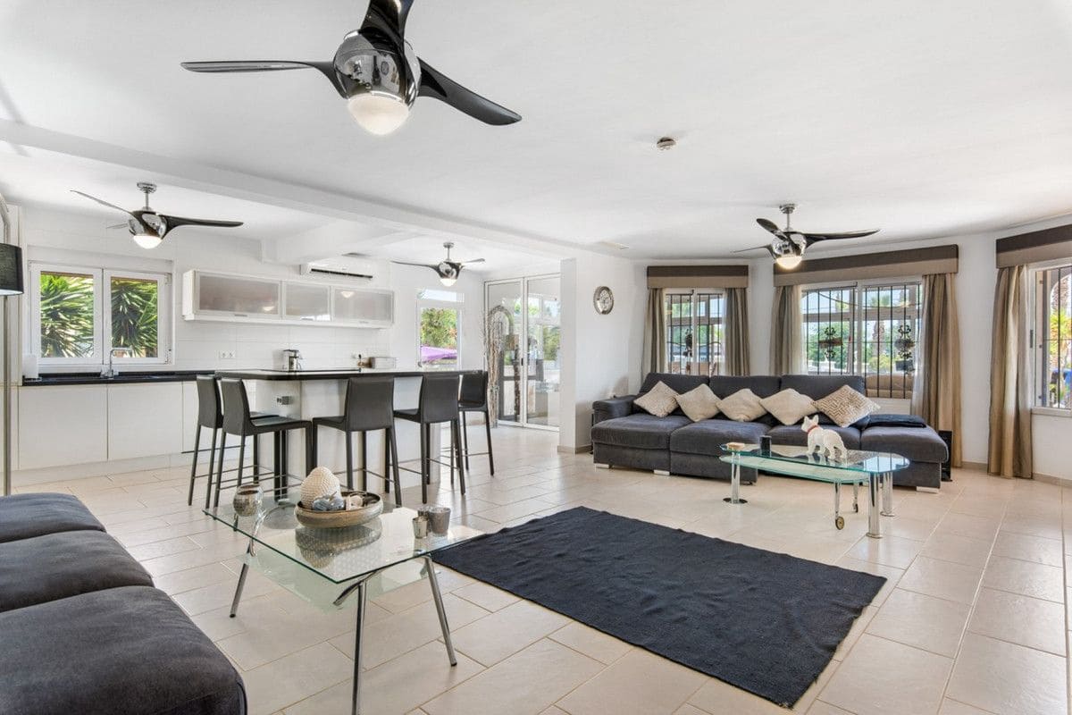 4 soveværelse Villa til salg i Catral - € 549.000 (Ref: 10028490)