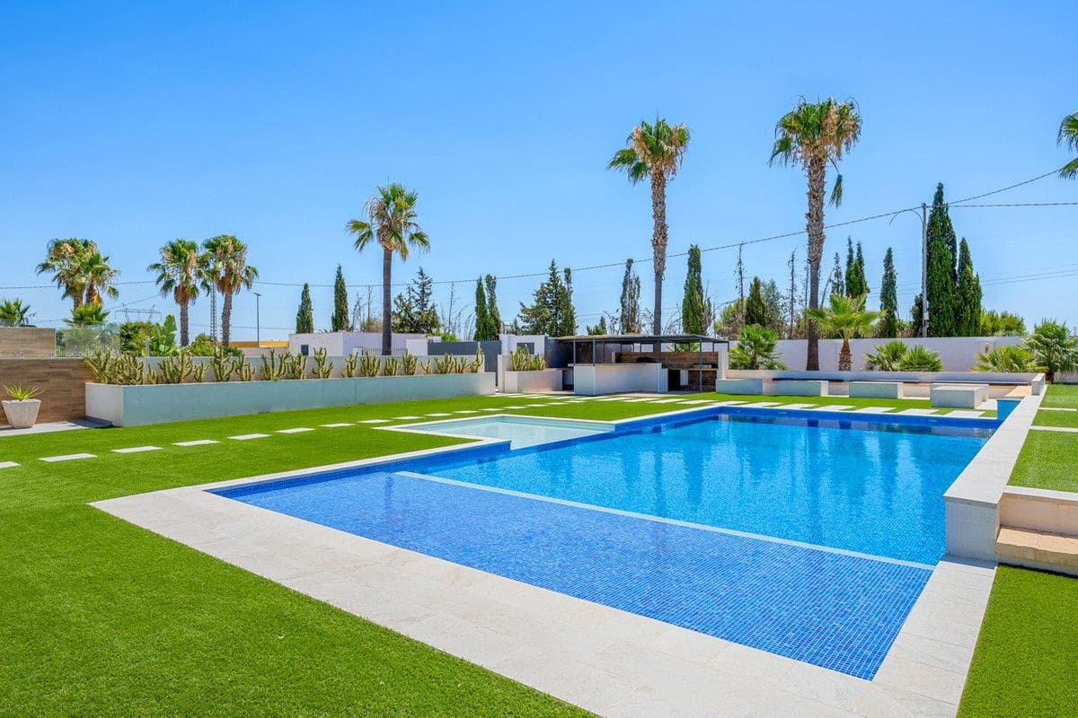 8 soveværelse Finca/Landehus til salg i Los Montesinos med swimmingpool - € 1.400.000 (Ref: 10028517)