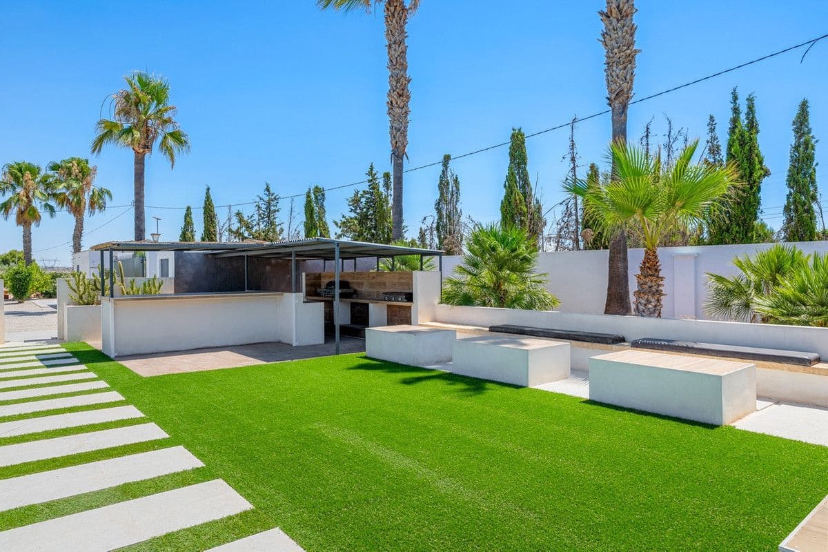 8 soveværelse Finca/Landehus til salg i Los Montesinos med swimmingpool - € 1.400.000 (Ref: 10028517)