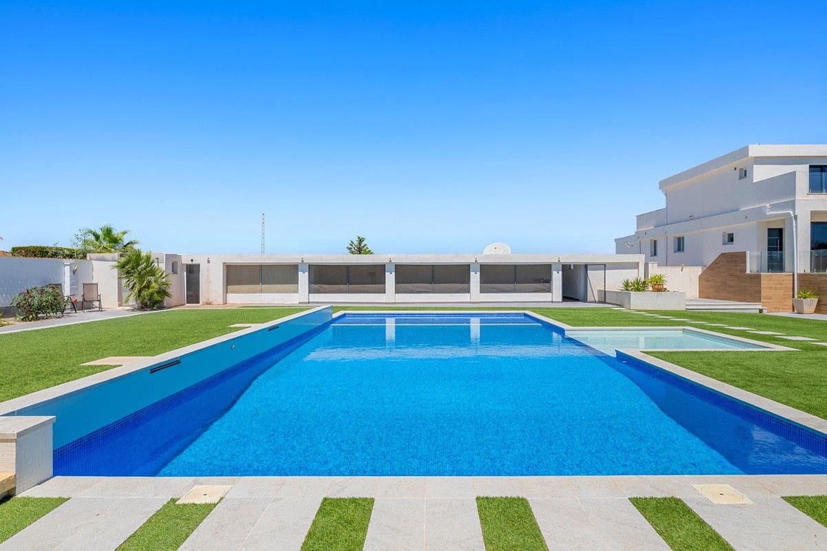 8 soveværelse Finca/Landehus til salg i Los Montesinos med swimmingpool - € 1.400.000 (Ref: 10028517)