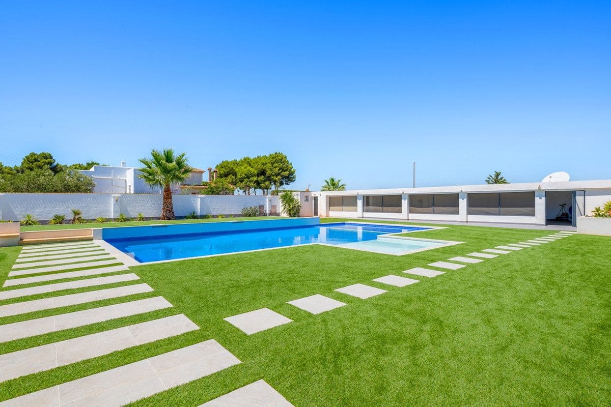 8 soveværelse Finca/Landehus til salg i Los Montesinos med swimmingpool - € 1.400.000 (Ref: 10028517)