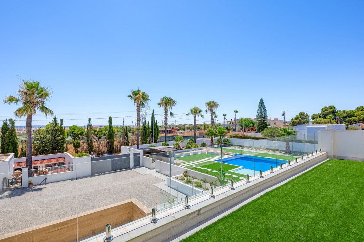 8 soveværelse Finca/Landehus til salg i Los Montesinos med swimmingpool - € 1.400.000 (Ref: 10028517)