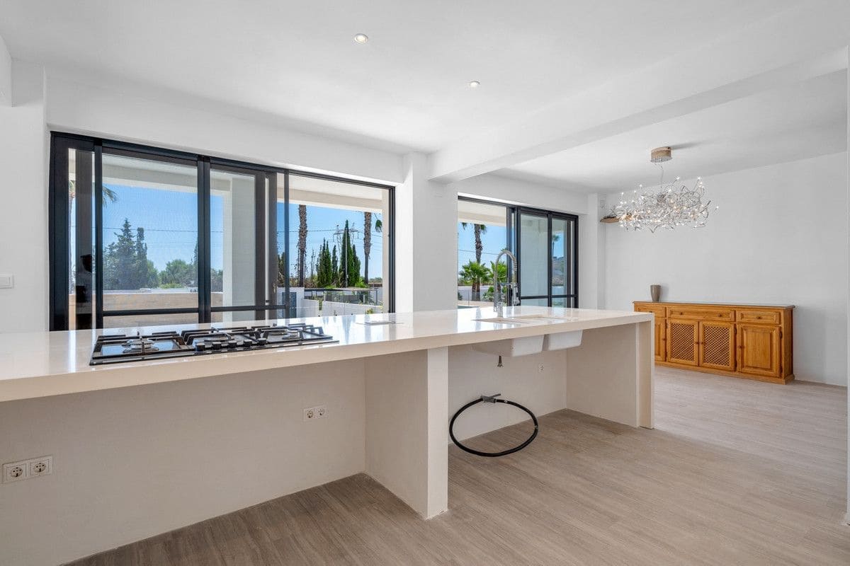 8 soveværelse Finca/Landehus til salg i Los Montesinos med swimmingpool - € 1.400.000 (Ref: 10028517)