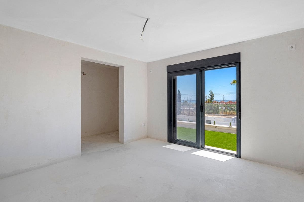 8 soveværelse Finca/Landehus til salg i Los Montesinos med swimmingpool - € 1.400.000 (Ref: 10028517)