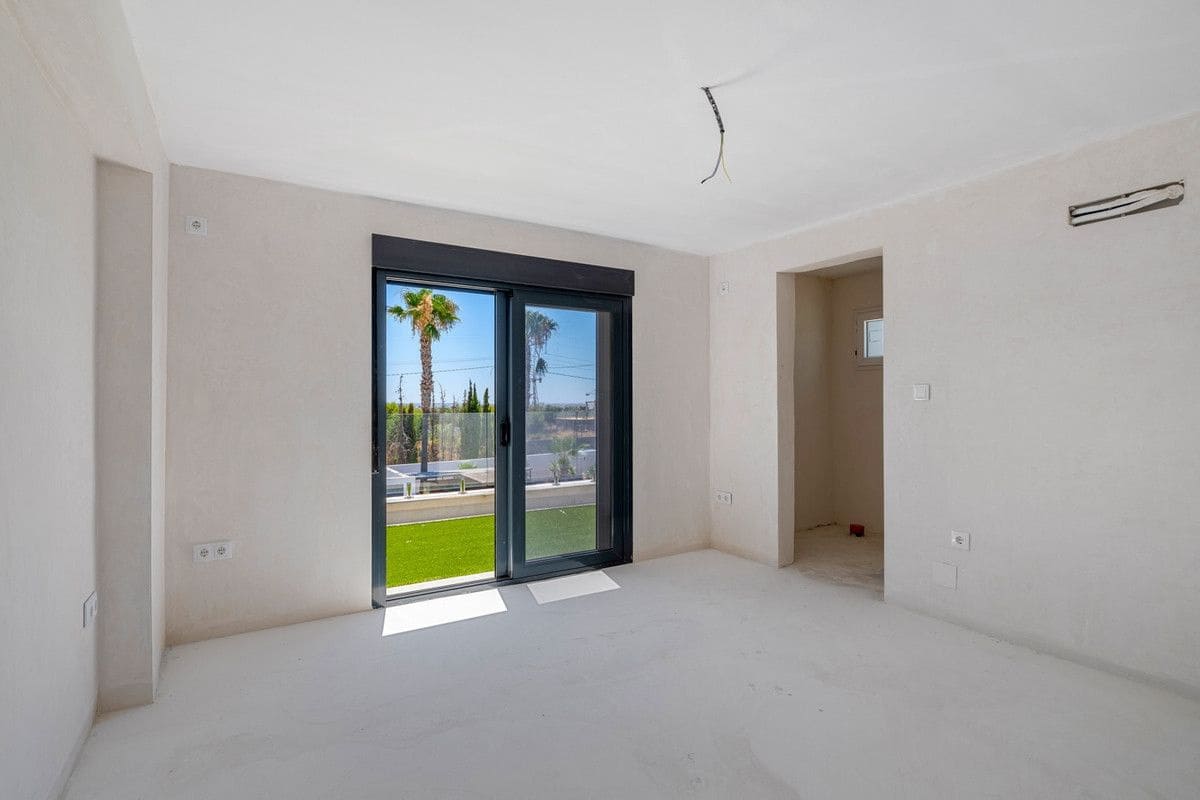 8 soveværelse Finca/Landehus til salg i Los Montesinos med swimmingpool - € 1.400.000 (Ref: 10028517)